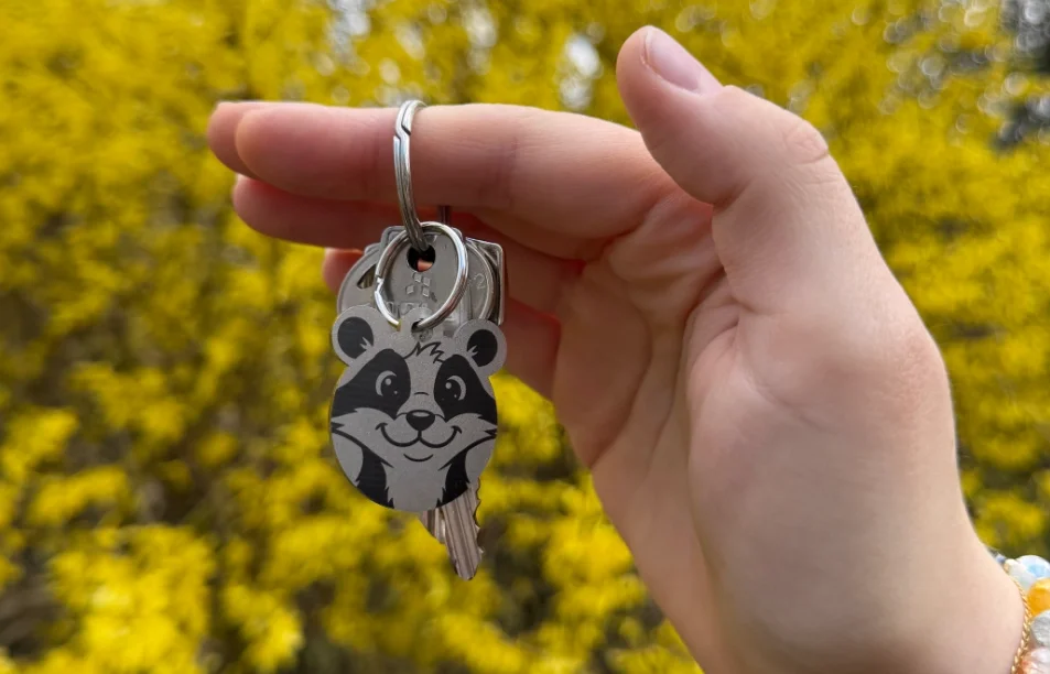 Nerezová klíčenka s vlastním textem - Mýval- Vryto.cz