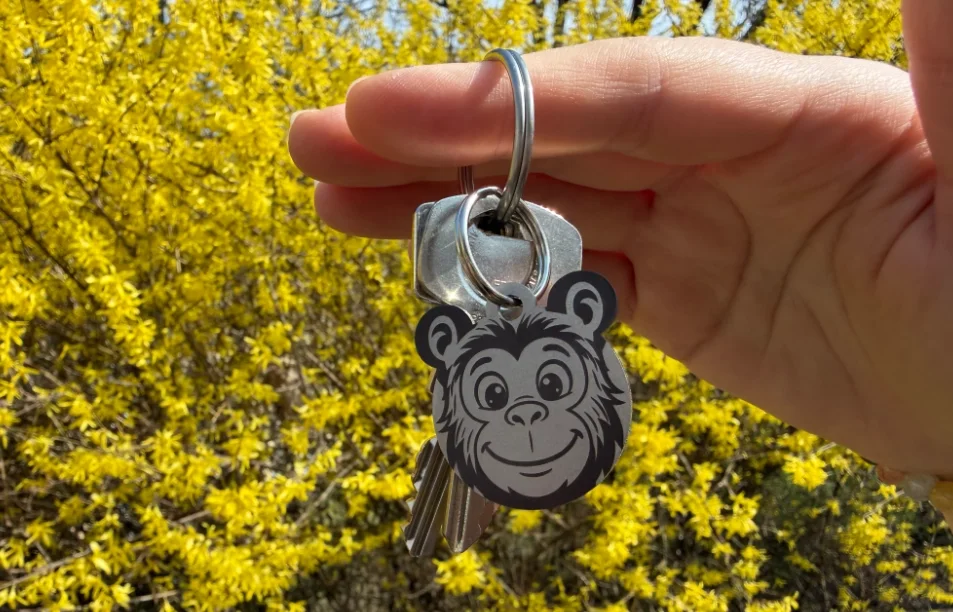 Nerezová klíčenka s vlastním textem - Opičák - Vryto.cz